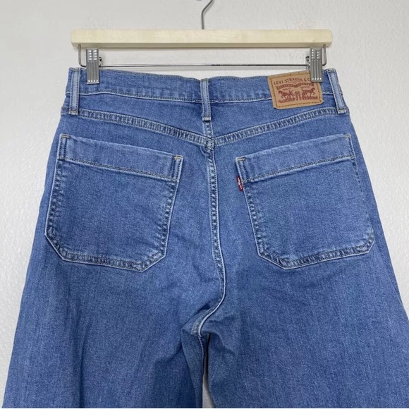 Levi's Wide Leg Crop - Picture 6 of 6